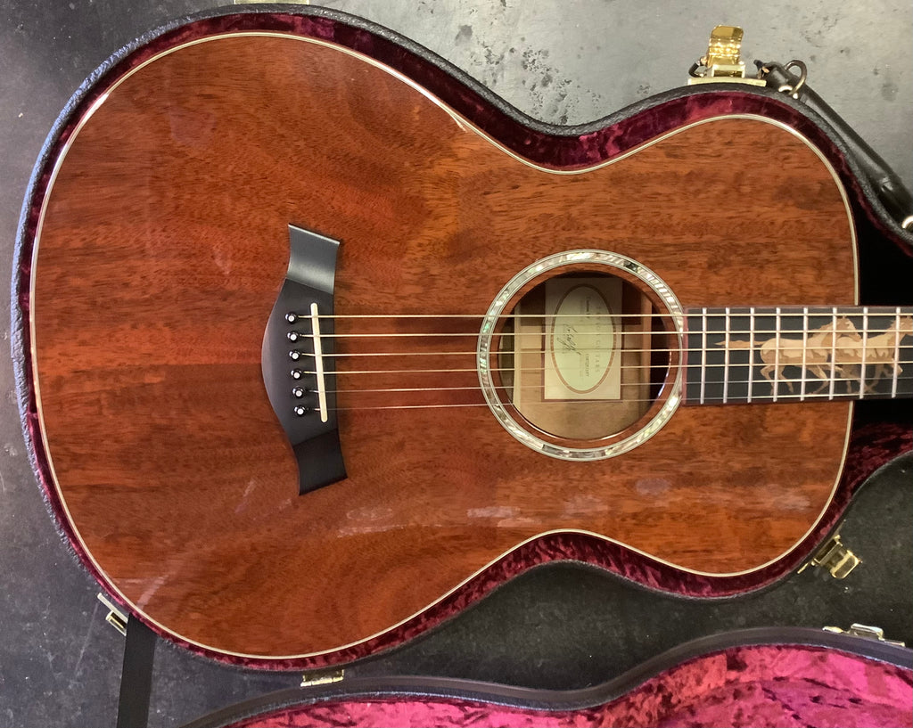 Taylor Custom Shop Grand Concert – Highly Figured Mahogany – Running Horses Inlay